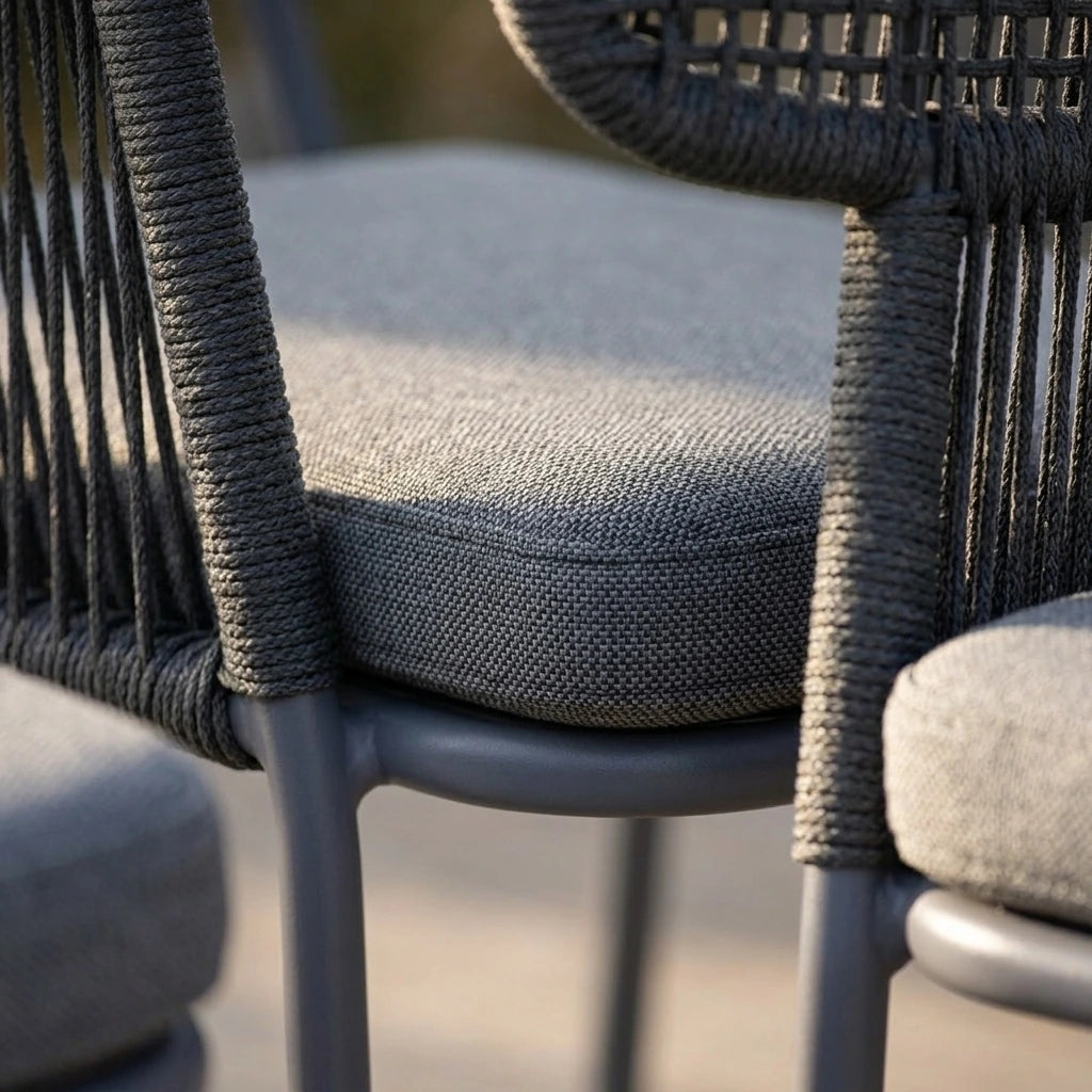 Détail coussin Salon de jardin mantis – tissu résine ronde outdoor